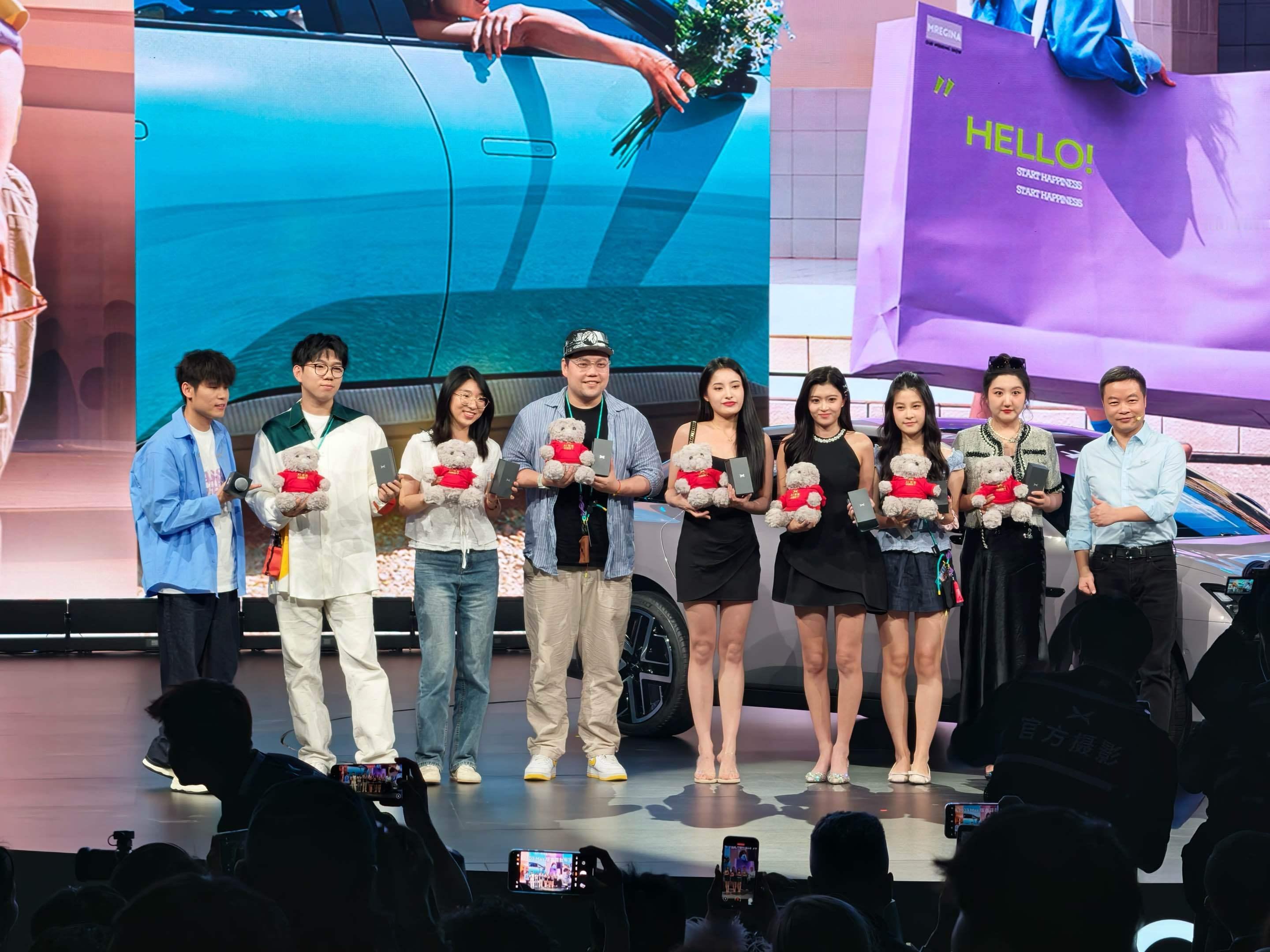 欧阳娜娜成为MONA Max版首批车主！[哇]小鹏MONA竟把高阶智驾打到12.