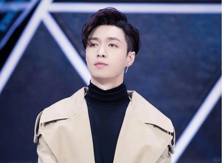 2月26日，知名娱记狗仔“吃瓜少女张小寒” 发了一个顶流男星的瓜。
	
这些年张...