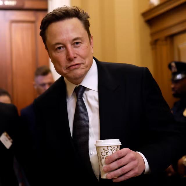 马斯克刚靠SpaceX史上最大IPO把身家干到破1万亿美元，转头就放话"2030