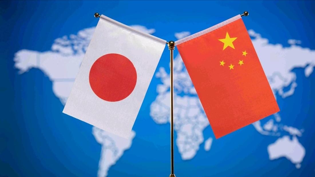 日本国内很破防！对于我们外交部亚洲司司长刘劲松双手插兜的动作，日本方面普遍感到不