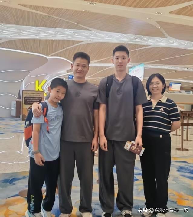 16岁“惠州库里”飞赴美国！全美第一预科抢人，这孩子真给中国篮球长脸

张宇辰登