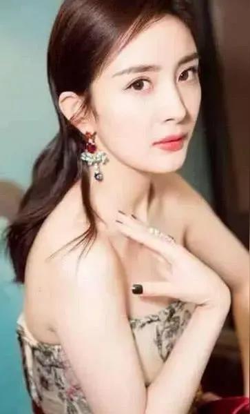 杨幂
素颜
写真