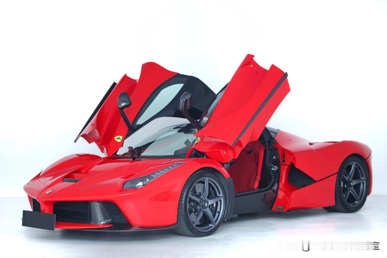 最近富哥去玩车，把一辆法拉利LaFerrari 2014款 6.3L标准版便宜卖
