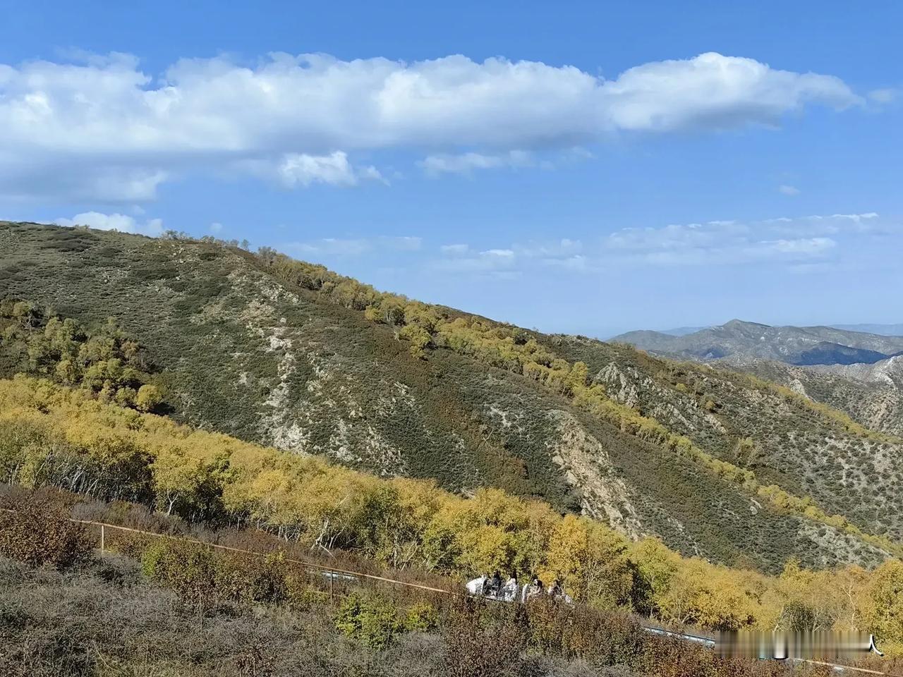 包头的生态旅游相当不错，马鞍山生态旅游区已经成了远近闻名的网红打卡地。

深秋时