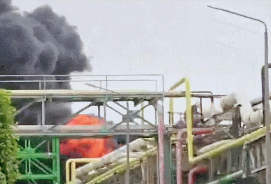 以色列不嘚瑟了？花上千亿打造、吹了几十年的“铁桶防御”竟被一枚导弹轻松撕开，3月