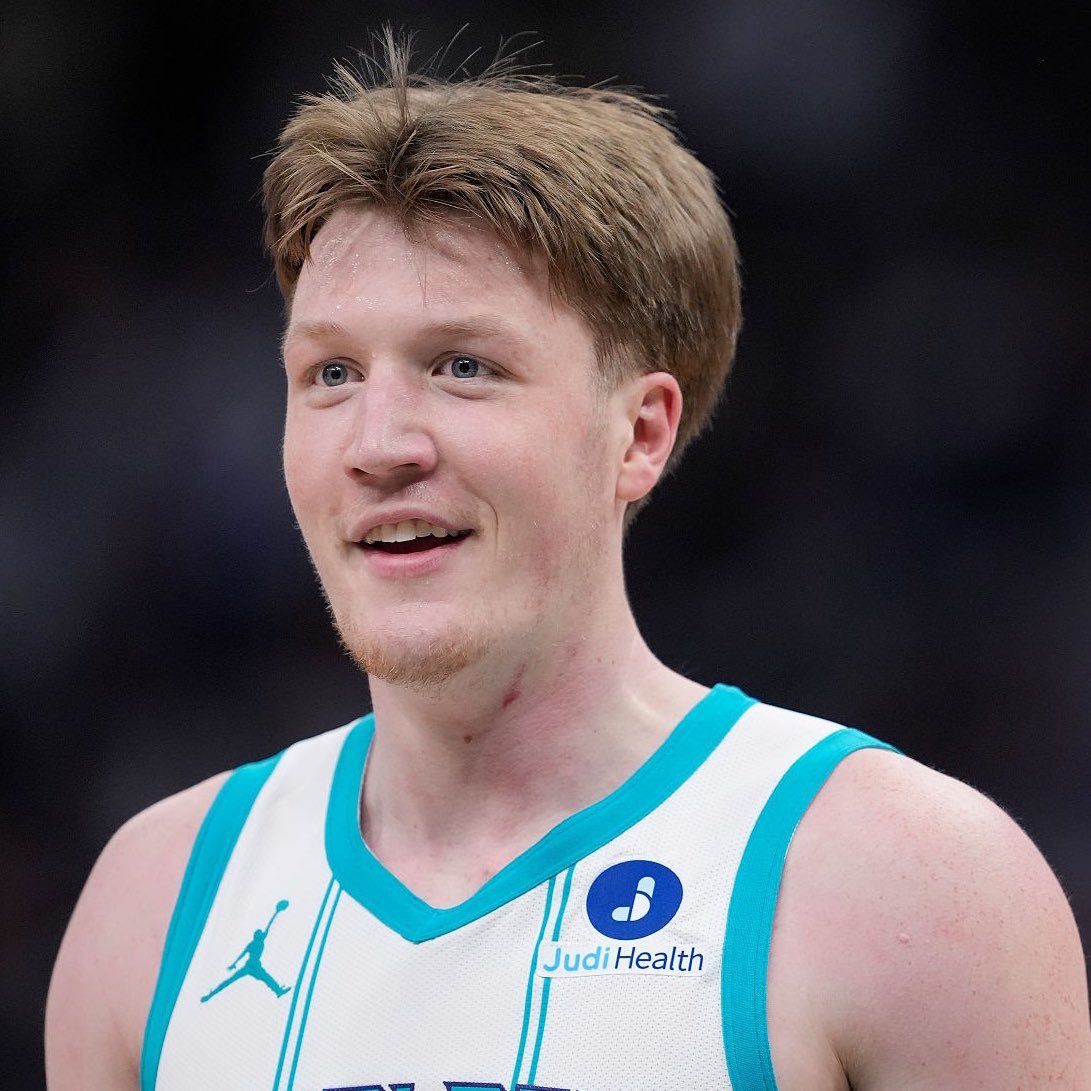 以前没有哪个球员职业生涯前40场能投进100个三分科尼普尔已经投进137个了nb