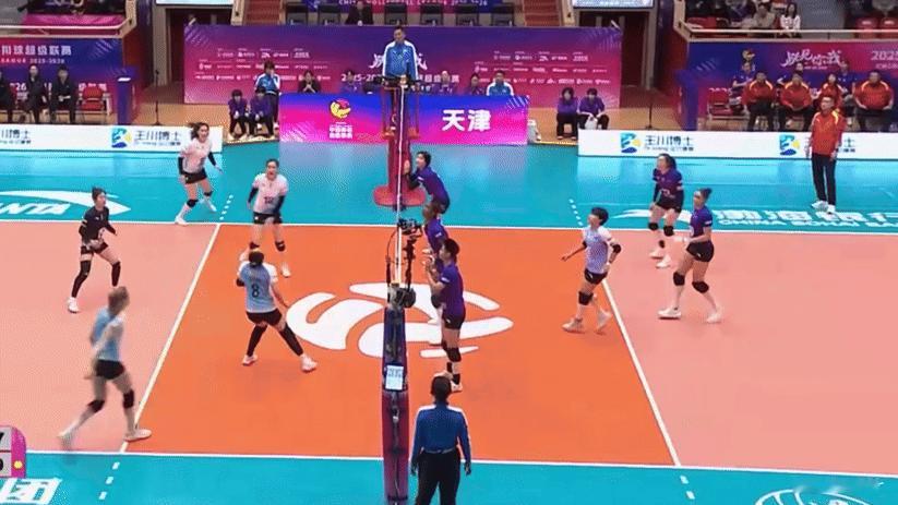 北京女排今天首发主攻上王云蕗是最明智的选择，无论是发球还是进攻，都给天津女排很大