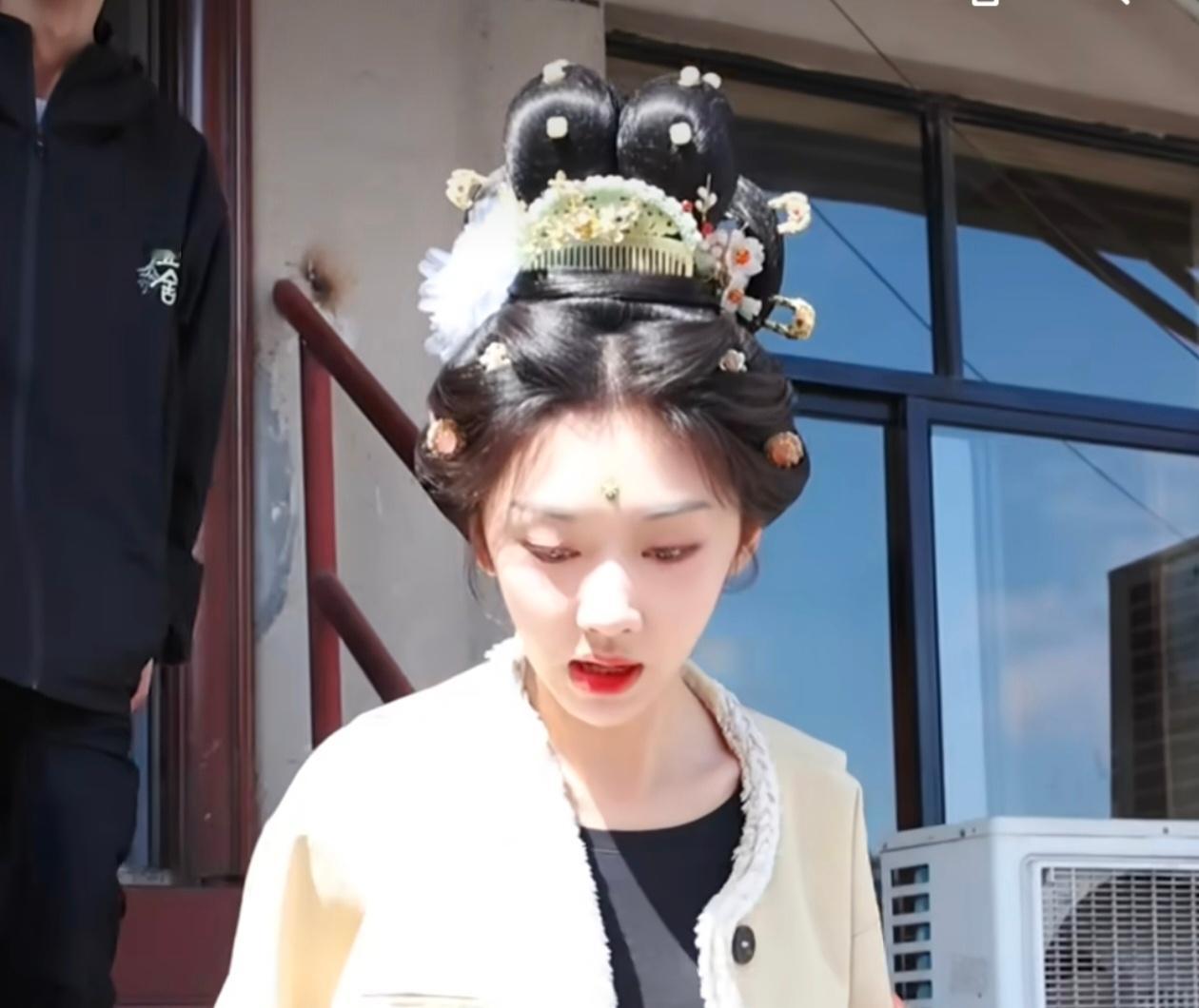 宴遇永安起码目前女主路透出来有7款发型了 ​​​