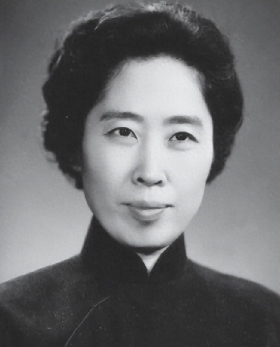 2006年，一个“抱拳”手势，成了王光美留给女儿刘亭最后的嘱托，也留下了一个永远