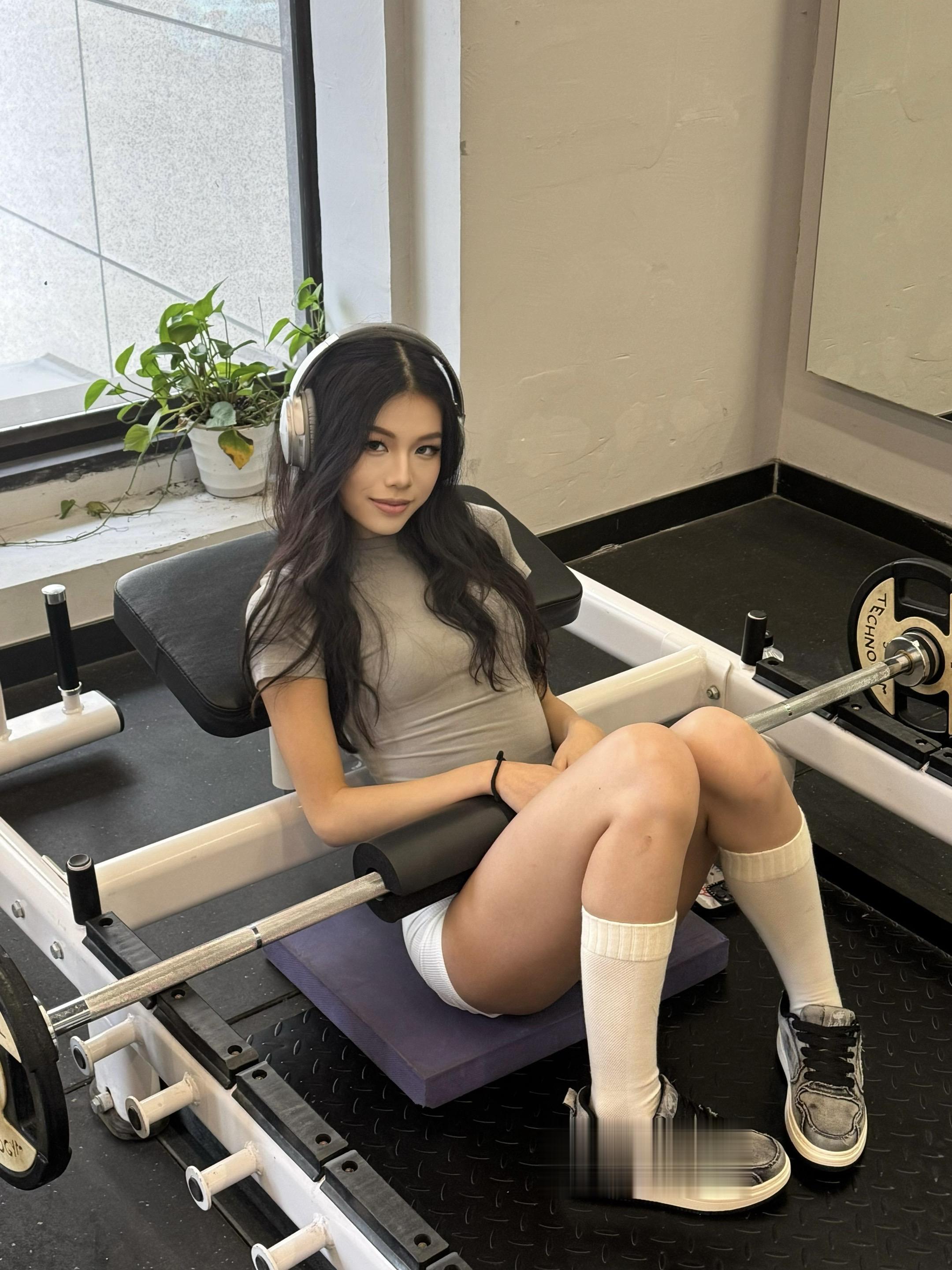 至少记得欣赏我的翘臀