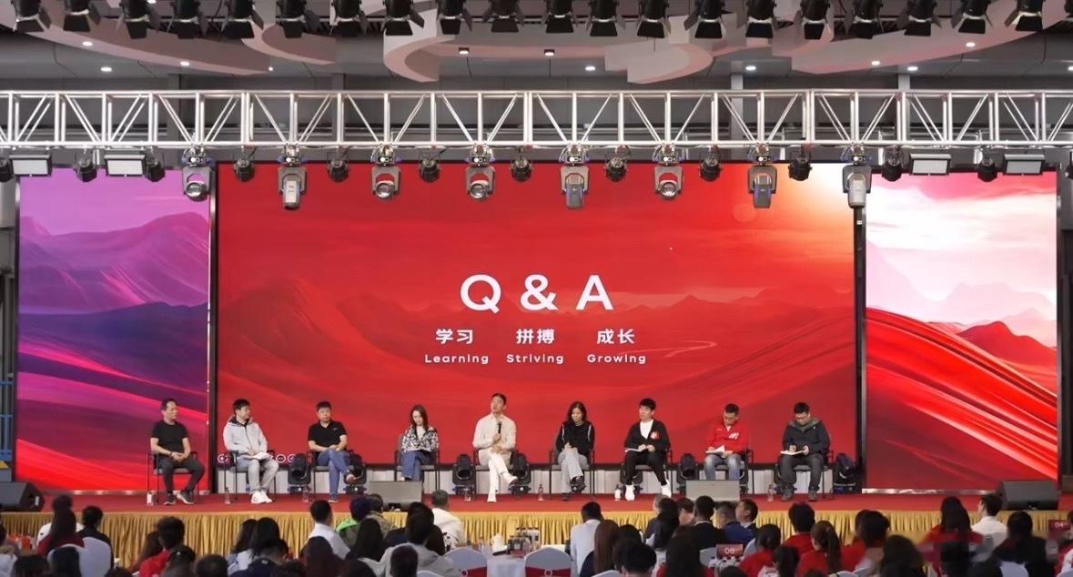 刘强东称想尽一切办法保兄弟们饭碗承诺绝不因机器替代开除员工，而是主动帮大家转型。