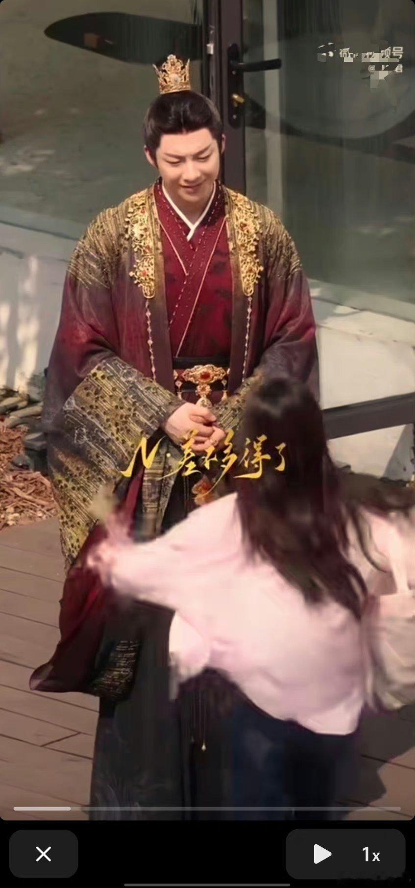 刘宇宁书卷一梦的路透，被嘲疯了…还说张凌赫赵今麦差辈，这看着才是差辈了呢[喵喵]