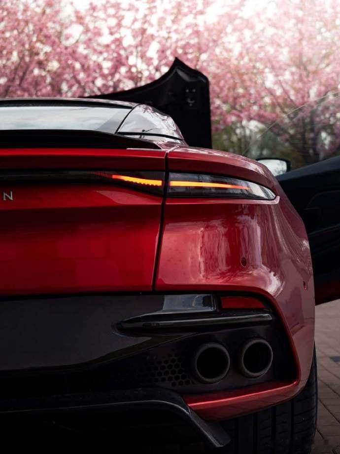阿斯顿・马丁 DBS Superleggera,不愧是超跑俱乐部中高贵又从容的存
