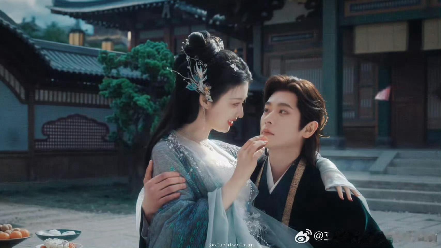 丞磊说和王楚然一对视就笑一对视就笑场，这得是多熟的搭档才能有的反应。说明拍戏时氛