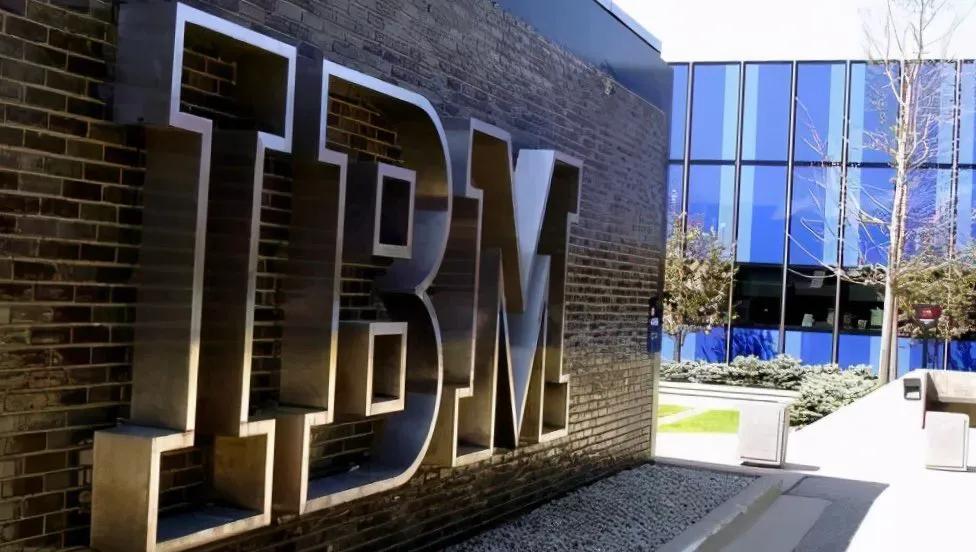 突发：IBM即将疯狂大裁员。

IBM在北京、上海、大连等中国各地，超过1000