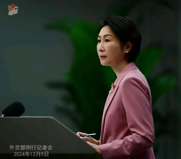 有不怀好意的记者在提问题时出现了“台湾国防部”的字眼儿。
我们的外交部发言人霸气