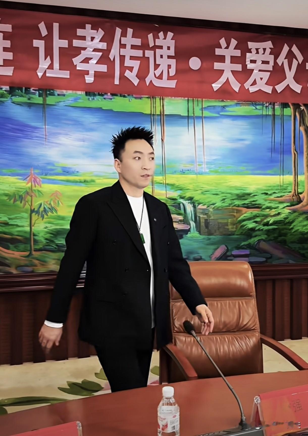 小短剧有触点，非惊天动地
            才是好文章
    [微风][