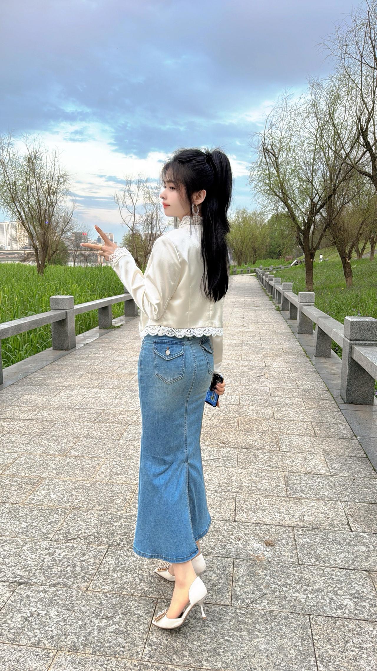 其实人活着活着就明白了，跟任何人较劲都是在消耗自己，人间清醒的四不原则：不被拿捏