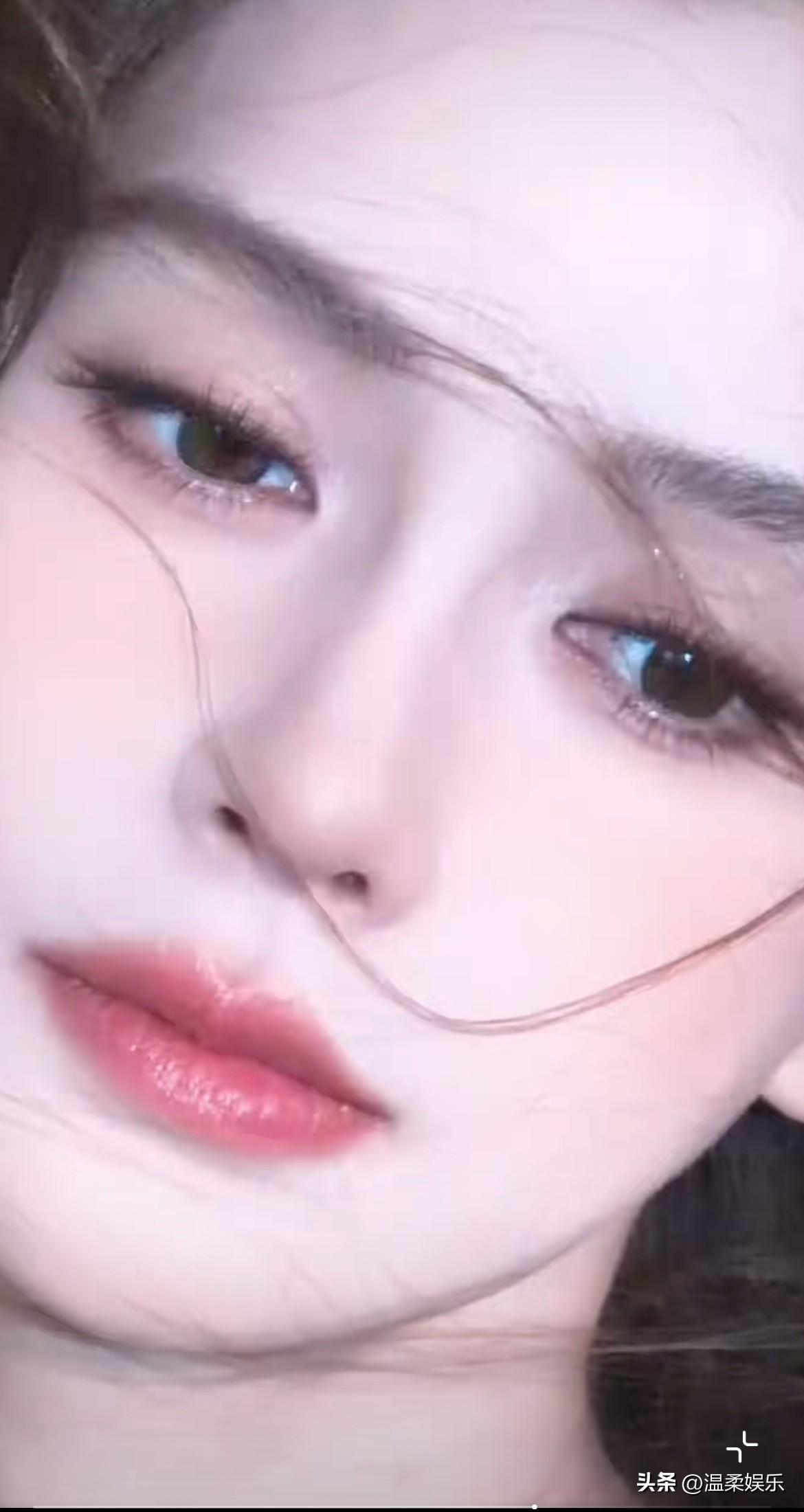 baby还是太好说话了！
这样已经很好看了，这个年纪一味追求早期妆容很难哈！不是