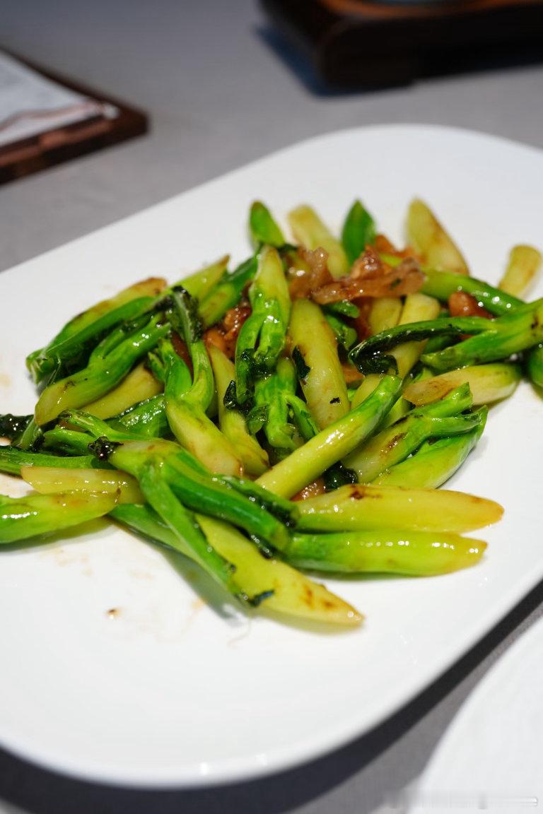 行程大变动… 来吃点稳妥的！老兴鲜锅巴上菜的时候淋汁都分两次了，太细了田螺的私藏