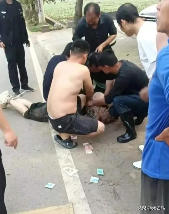 湖南，一69岁大爷发现了一名女子正被侵害，可他又身单力薄，就在关键时刻，大爷挺身
