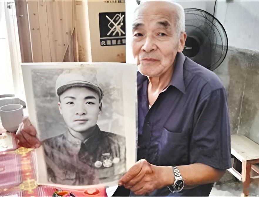 1945年10月，夜深人静。江苏高邮城墙上，有两名日军正在巡逻。突然，城头上露出
