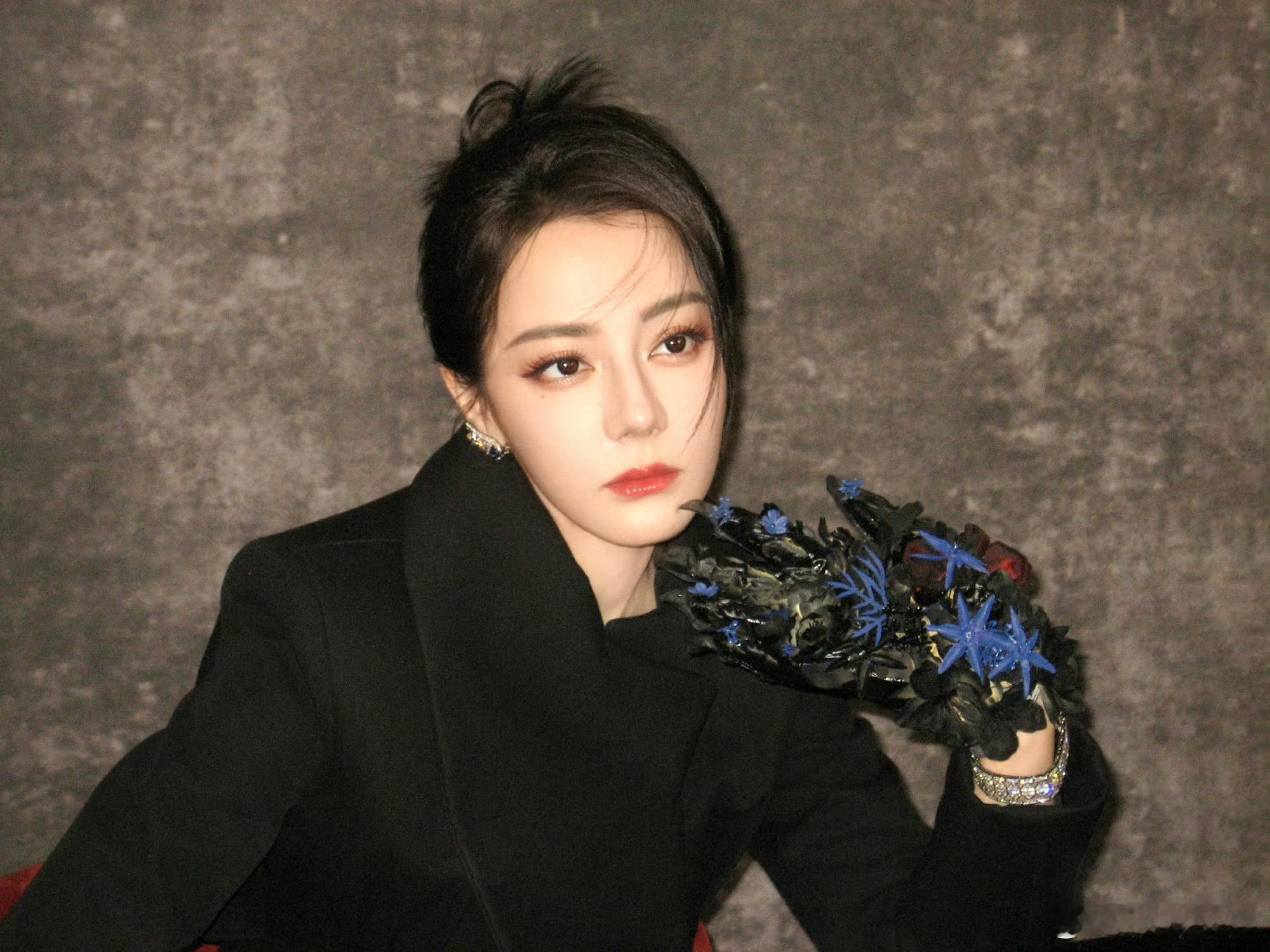 迪丽热巴限定珍藏嘻嘻迪，cool是种感觉，真是绝了 