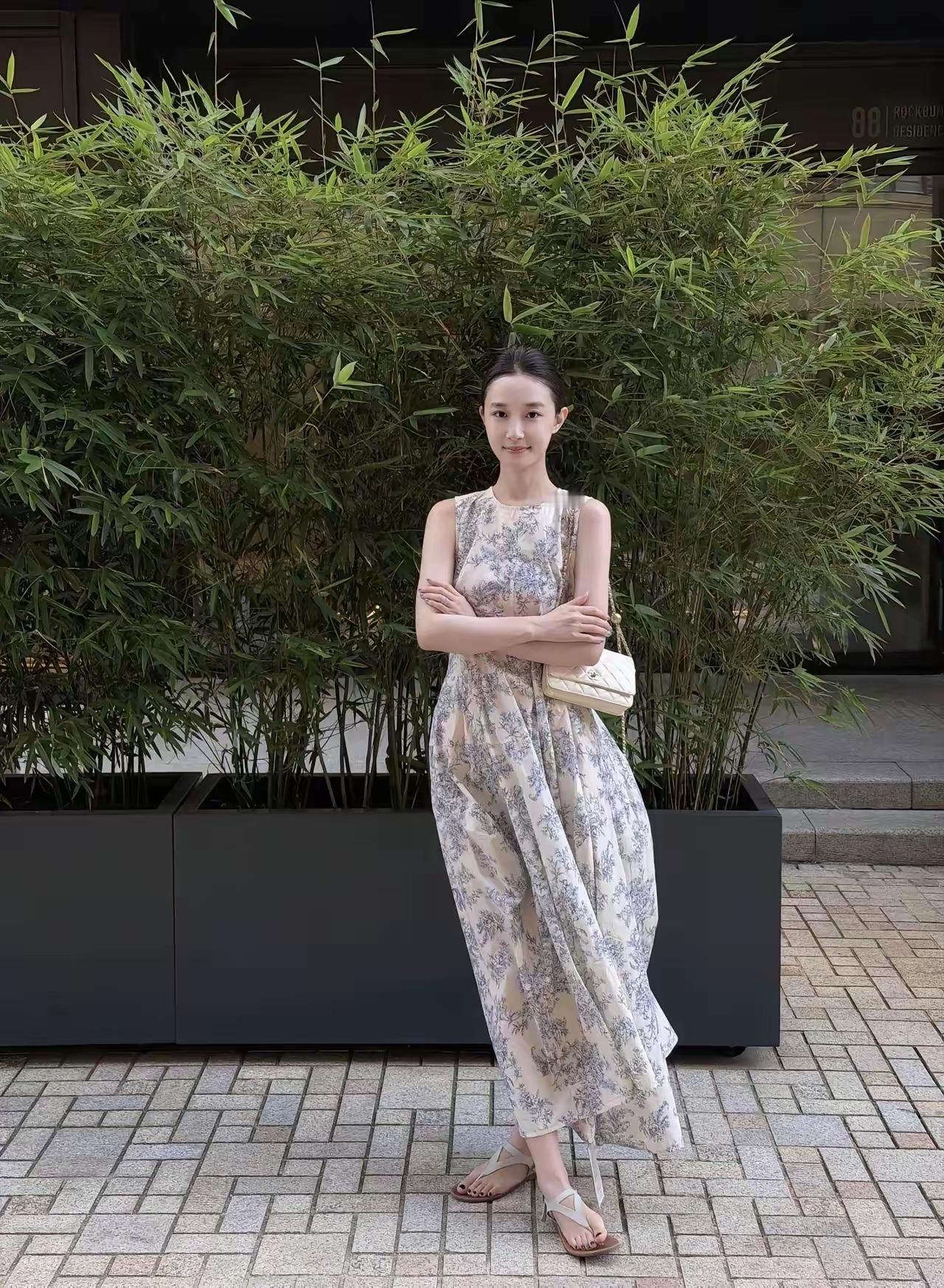 人长的这么漂亮，脚丫子还这么好看。