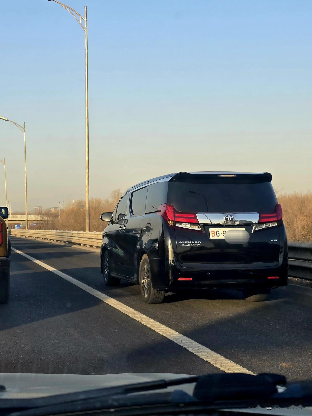 做文明行车标兵,展首都军车风采军车优先 军车出动 军车免费通行 军车改造 退役军