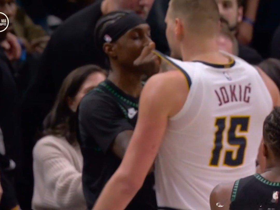 热闹，热闹～直接让两个主力的群狼居然把卫冕MVP活生生打急眼了……(话说，某咕这