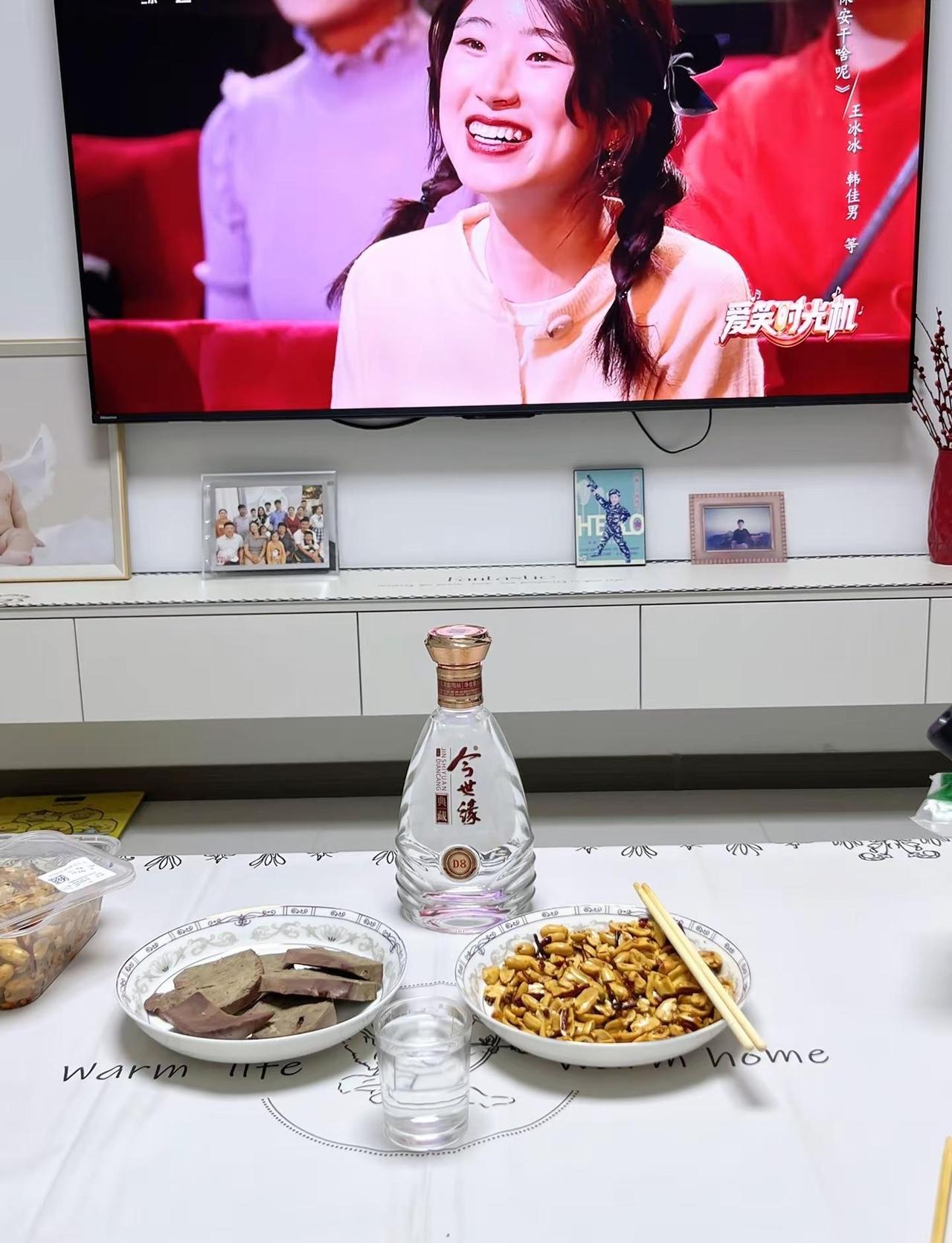 ，成年人的解压方式安静的喝几杯酒 喝杯酒解千愁