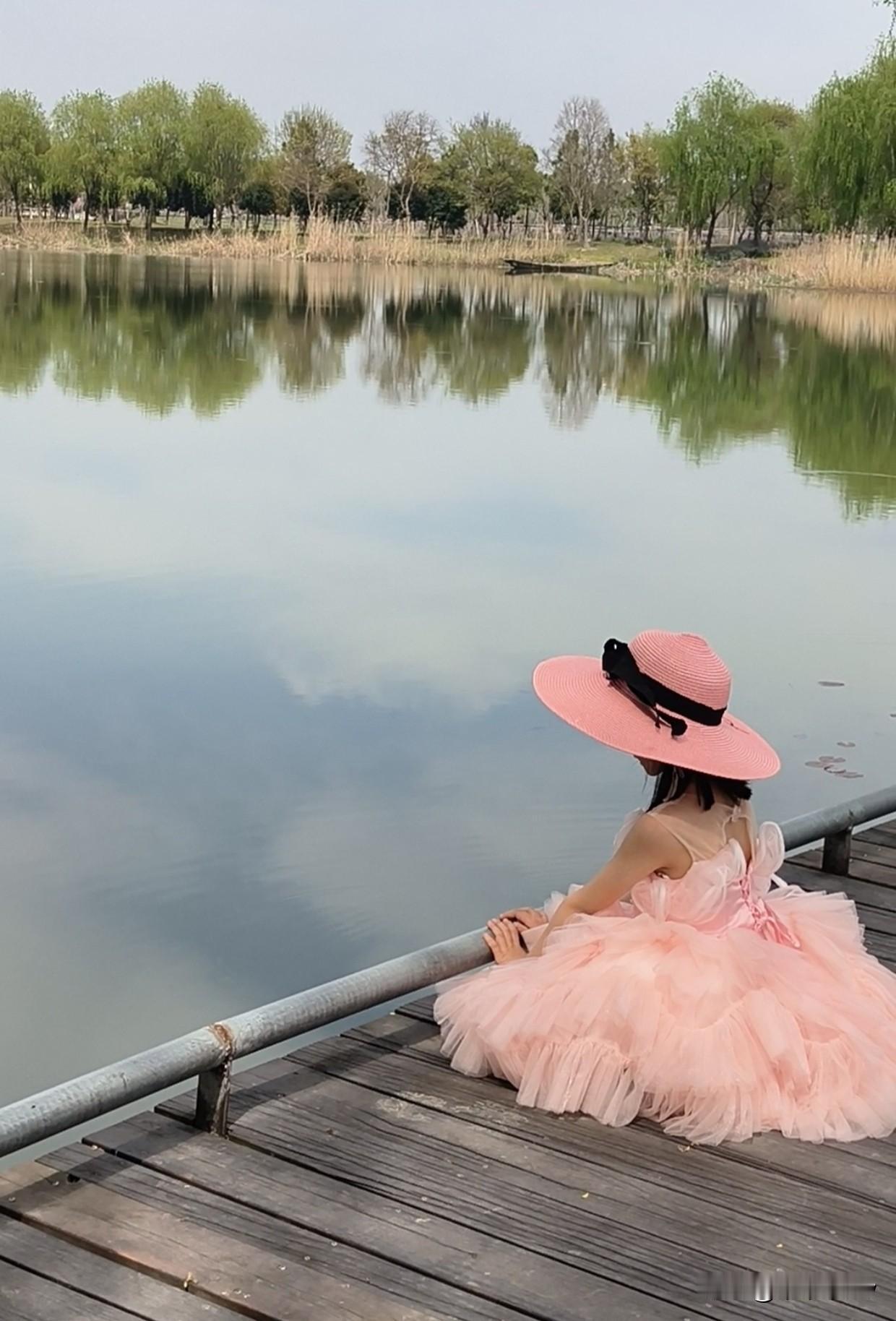 昨天的画是我女儿画的自己[呲牙][呲牙]
今天大盘无忧，拿着就是了。留底仓，别卖