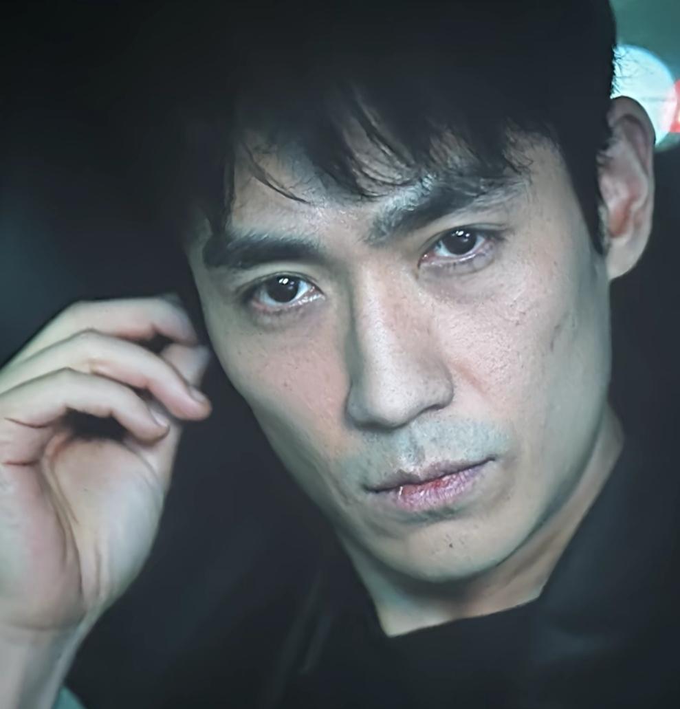 37岁的朱一龙又被传“隐婚生子”了，这次传得更邪乎，说什么孩子还得随爷爷姓，工作