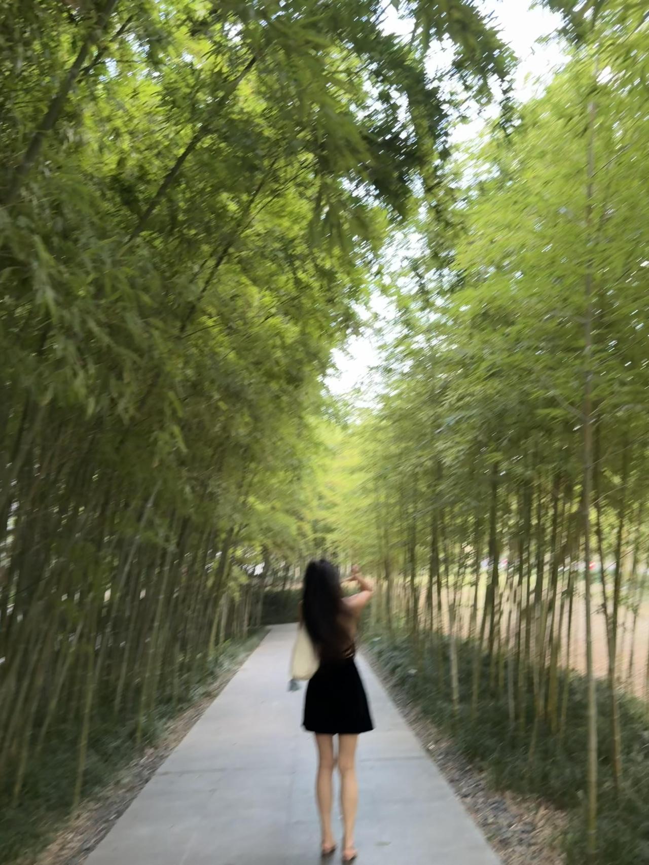 我发现
男人恢复精力最好的办法
就是每天吃完饭后

出去走一圈。

不用走远，