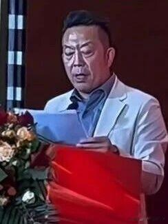 罗永浩慌了！

贾国龙公开露面了，说：“恳请监管部门进一步厘清高流量网络账号的言