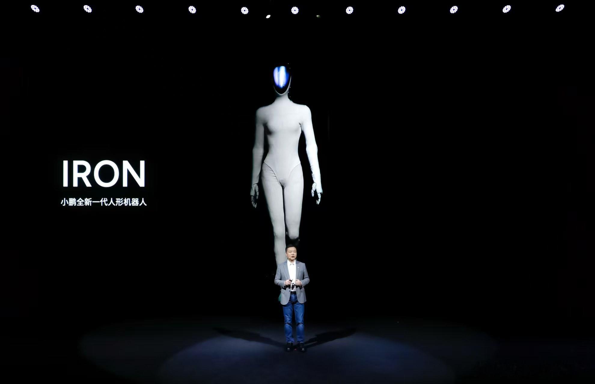 沧海横流，方显英雄本色危局砺剑，终证技术真功何小鹏回应女机器人里藏真人小鹏机器人