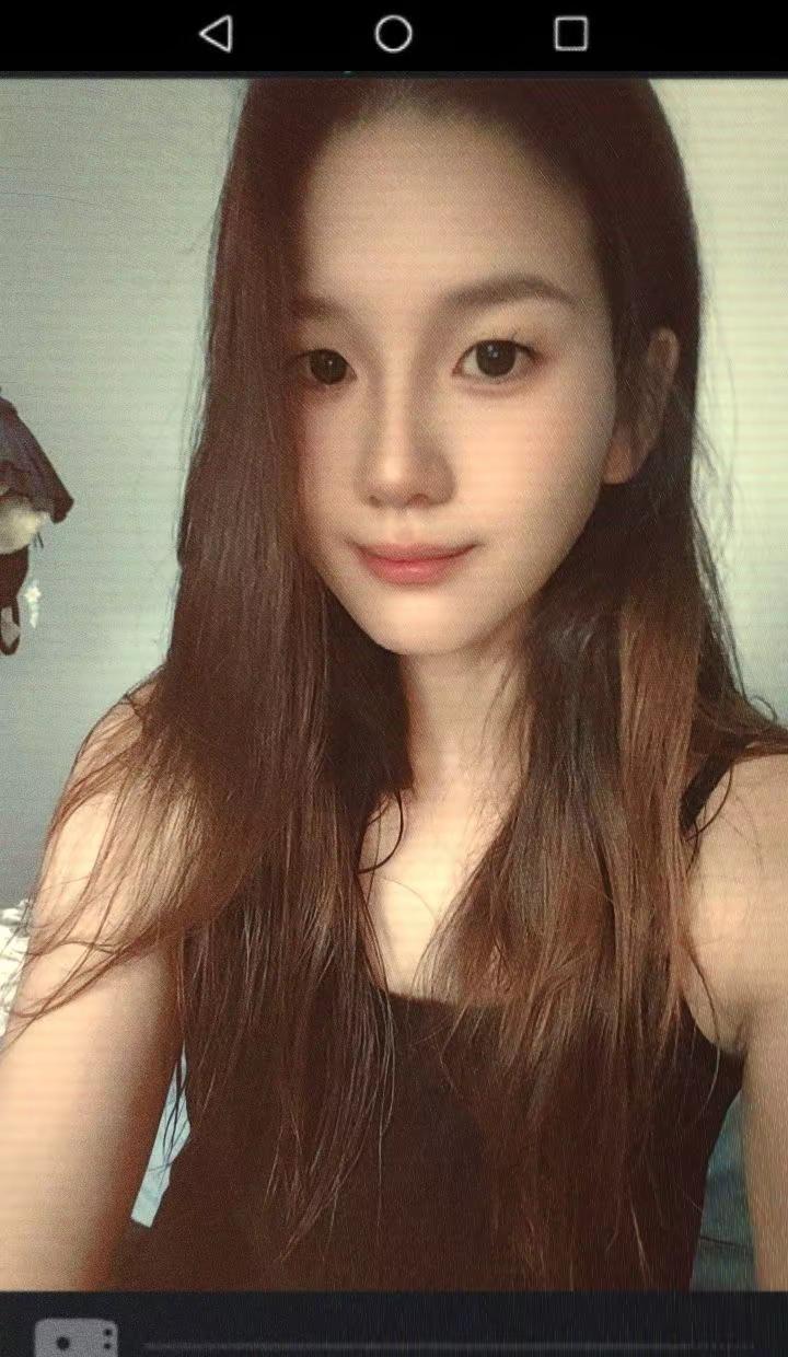 比起被人左右情绪的生活，我更喜欢无人问津的日子。一个人最好的状态，就是独处的时候