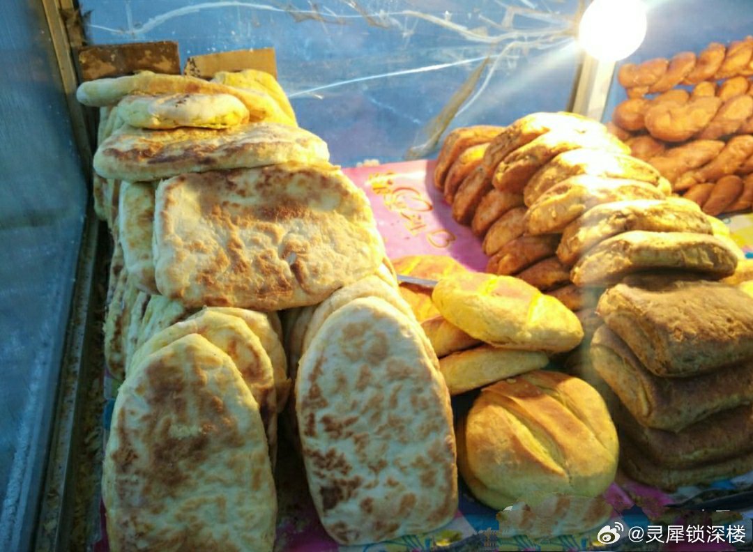 内蒙古很大，大到很难被一种风景、一种味道、一张饭桌概括。它在我国北方铺展开来，西