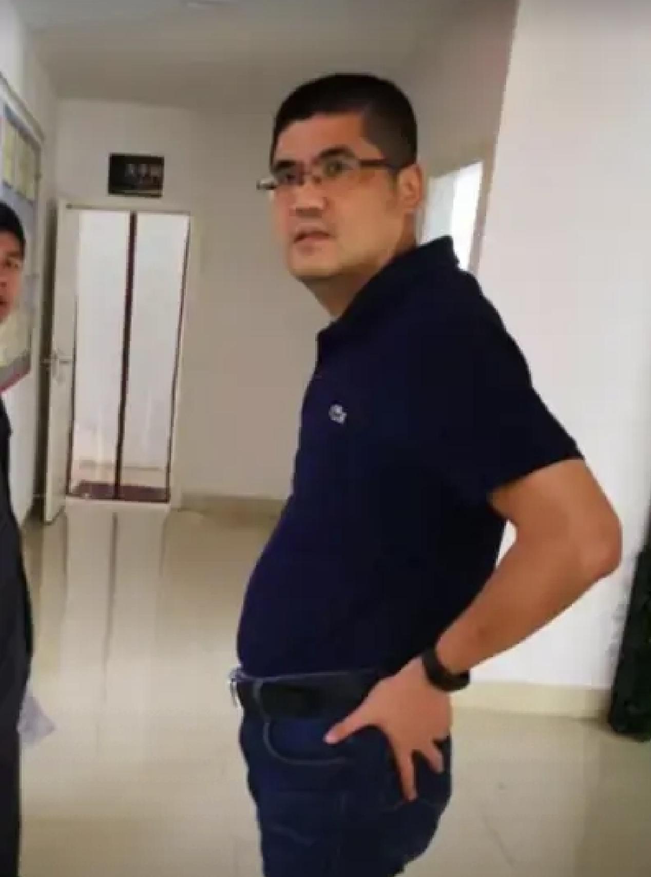 所谓德者居之，说到底，还不是看谁的拳头硬；都说法制社会不能打打杀杀，是规则制度，
