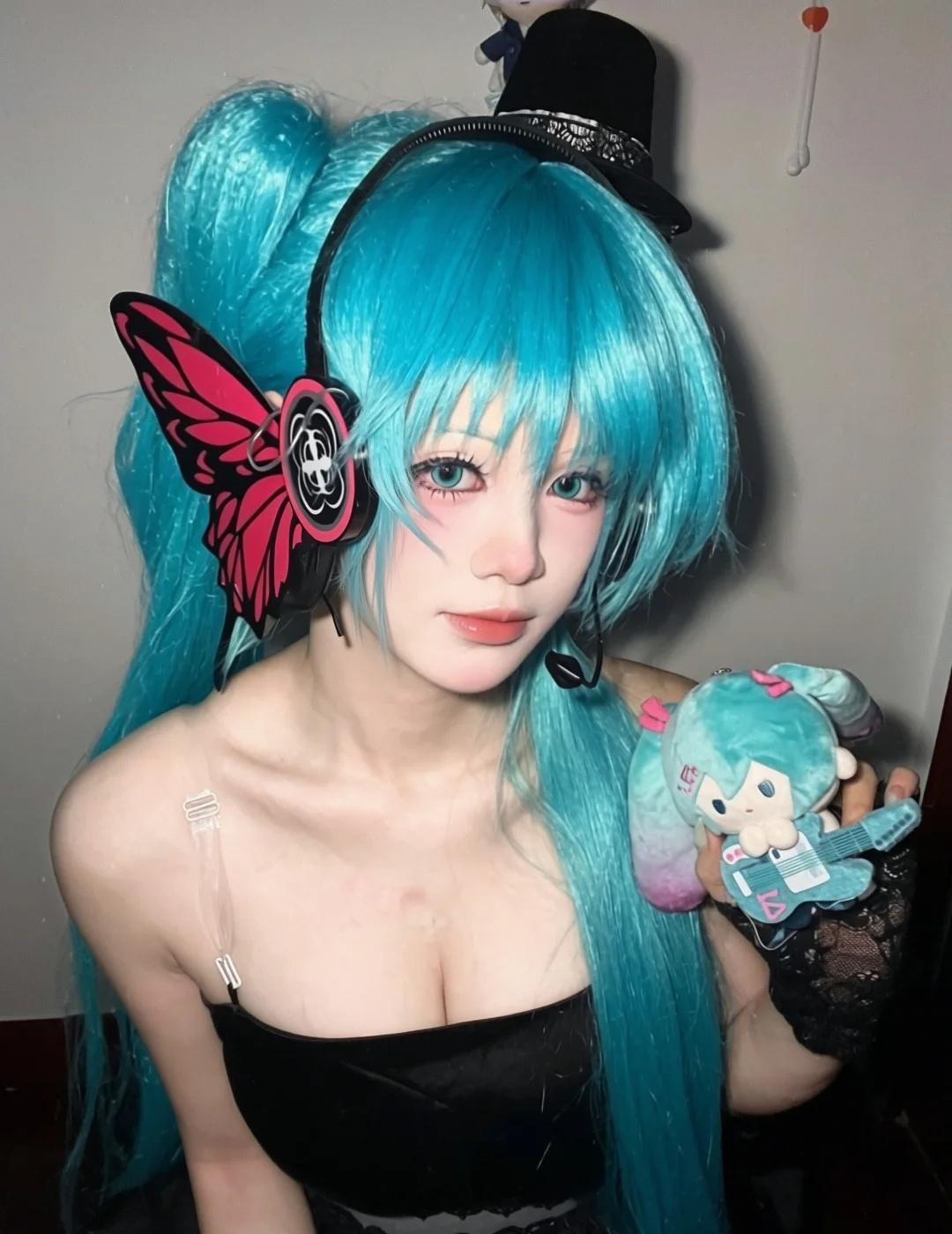 蝴蝶耳机
cos 蝴蝶耳机 初音未来