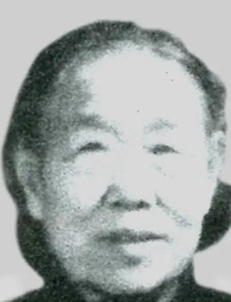 1956年，毛主席在怀仁堂看戏，突然停下来问周恩来一句：“恩来，刘嫂子在哪？”在
