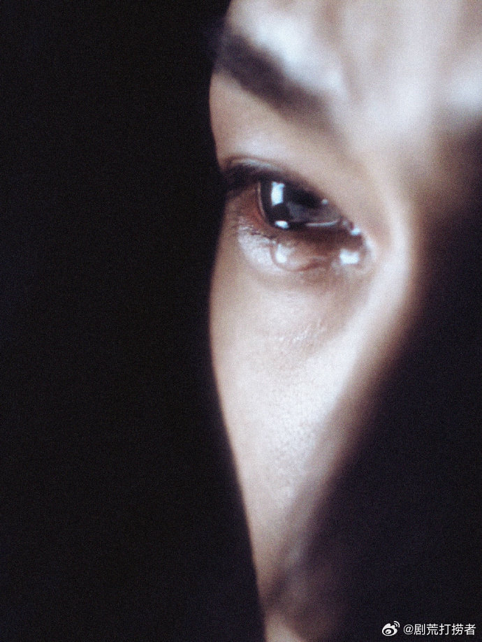 李昀锐法拉利质感 李昀锐胡子适配度没想到李昀锐留胡子意外适配，有法拉利质感 