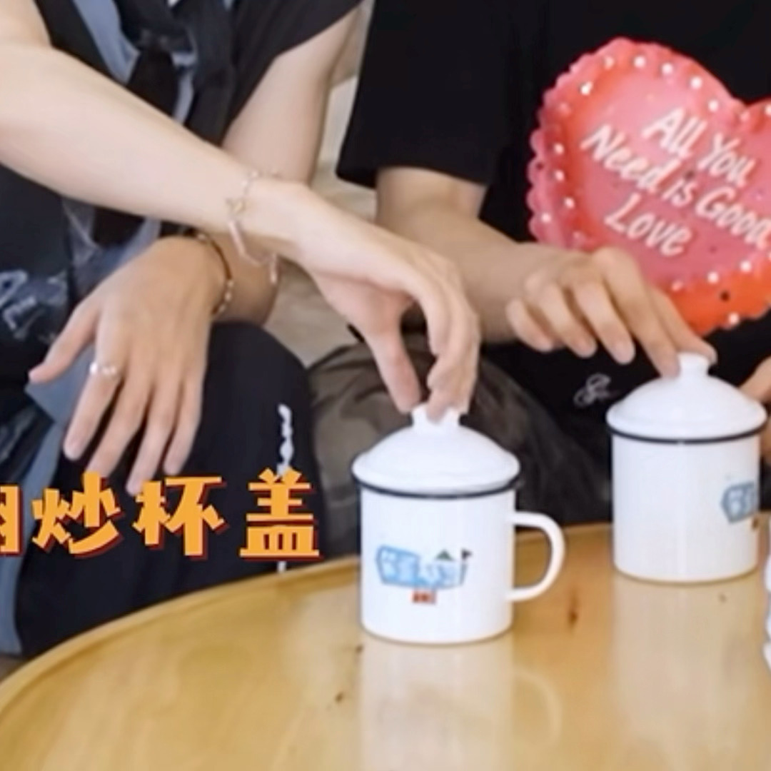 你这不对呀 看没看过🫘那个泡茶的 拿着烫手嘴也不能停 ：沸沸沸 ​​​