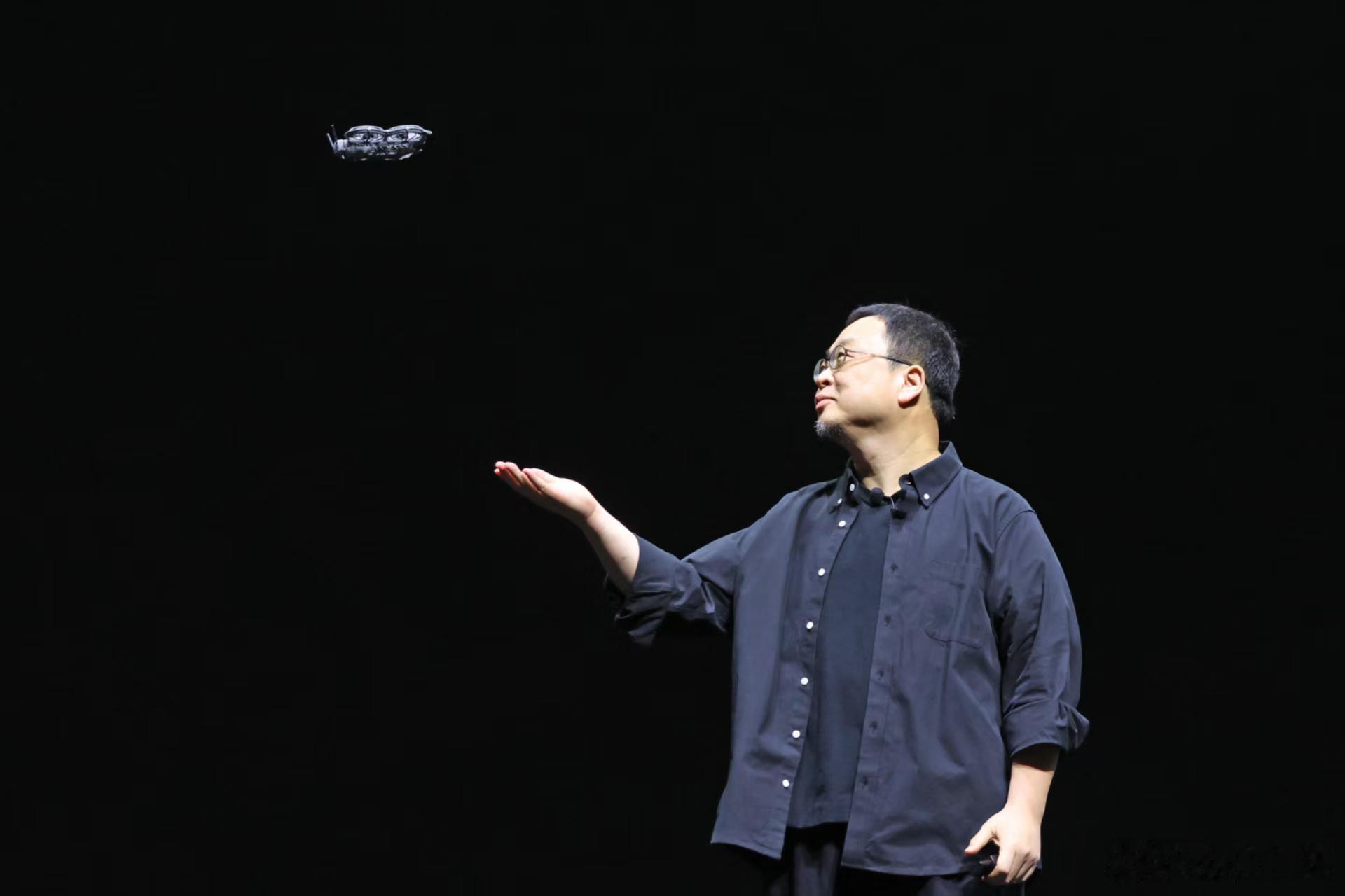 蒸馏版罗永浩评价王自如罗永浩是怎么被蒸馏的所谓蒸馏，就是提取对话关键信息，去掉繁