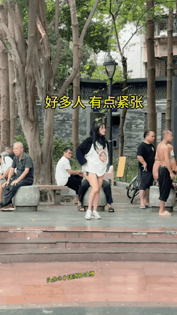 不得不说，现在的网红为了流量，也是拼了！[捂脸][捂脸][捂脸]