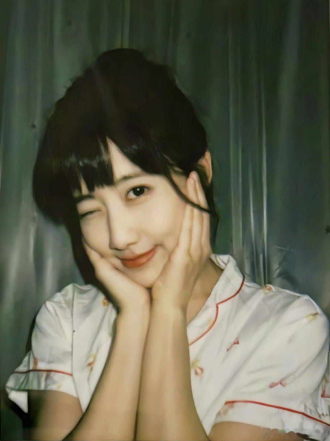 #卢昱晓[超话]##李艺彤晒与卢昱晓合照#其实我们能够感受到你们两个的合照，真的