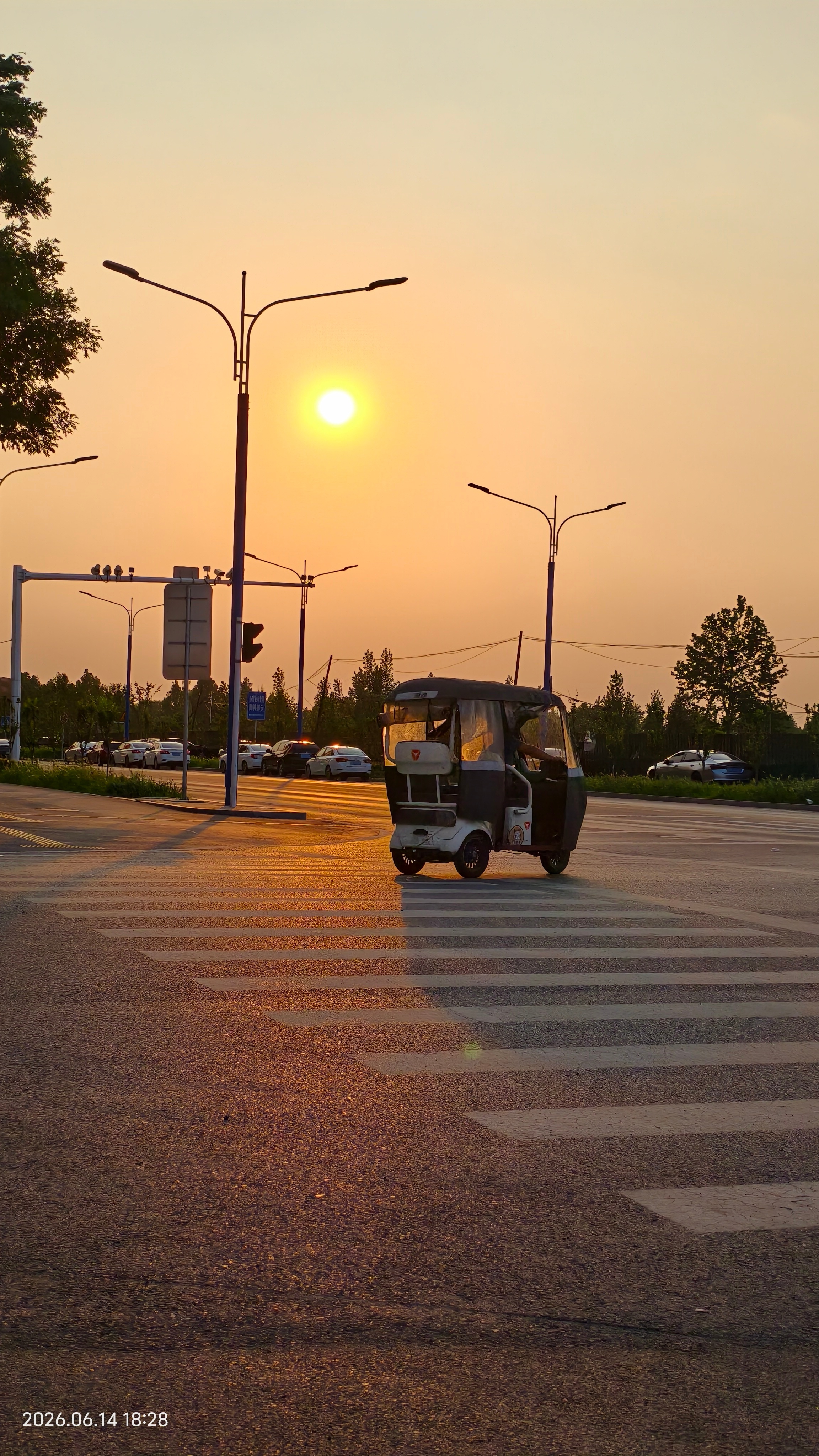 夕阳夕阳，你瞅瞅“任国超”此刻在干嘛？ 