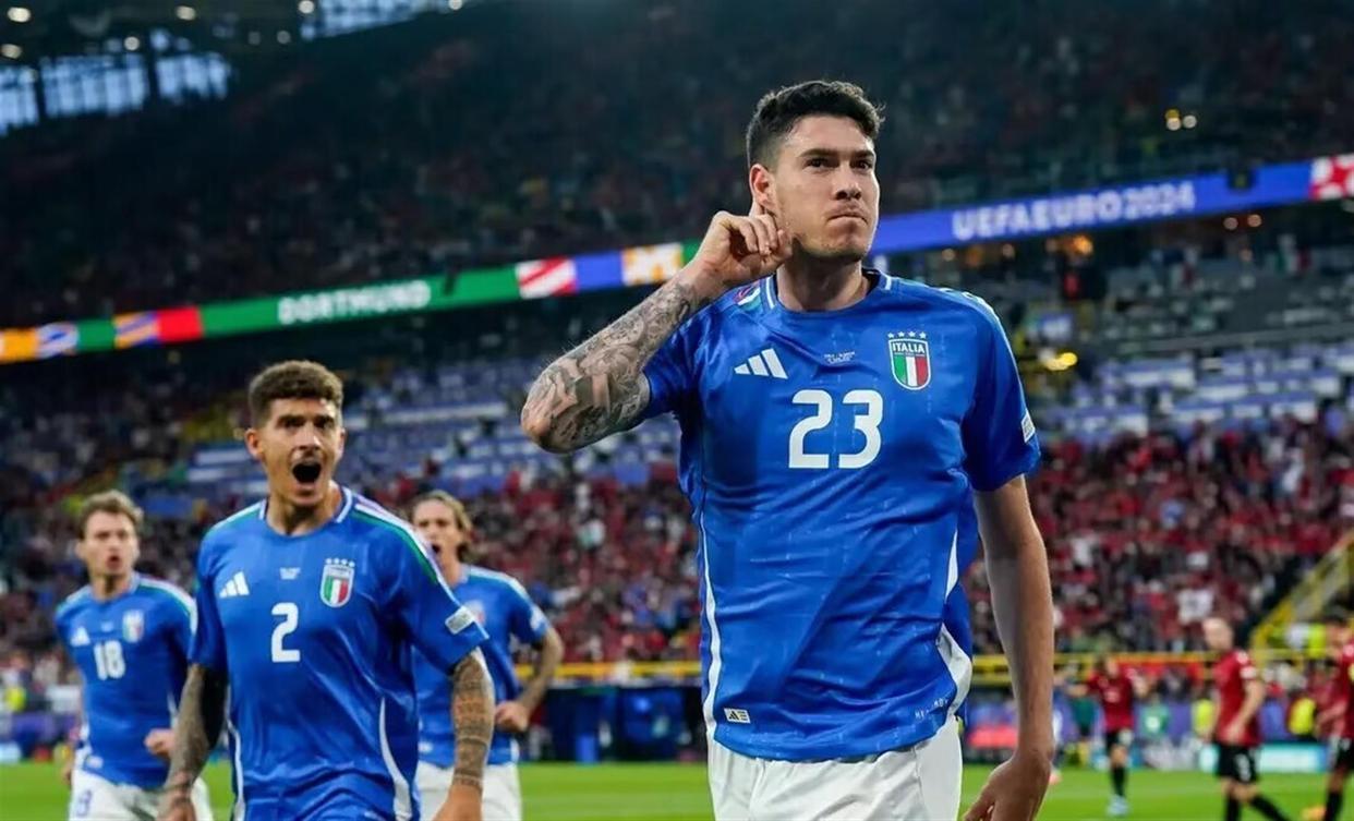 意大利可以推荐瓜迪奥拉来执教，为下一届世界杯做准备！毕竟瓜迪奥拉曾经也表示自己也