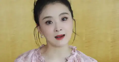 冲上热搜！知名女演员的富豪丈夫，被限制高消费