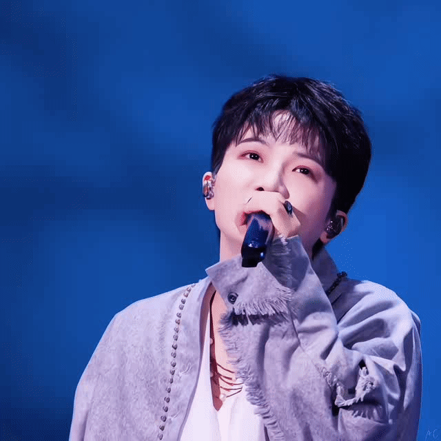 周深   周深2025深深的巡回演唱会 【圈宝和米说下午好】  想同你踏朝暮， 